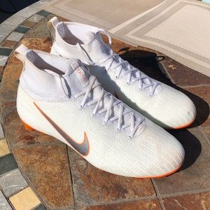 nike soccer cleats youth 6/women’s 7.5